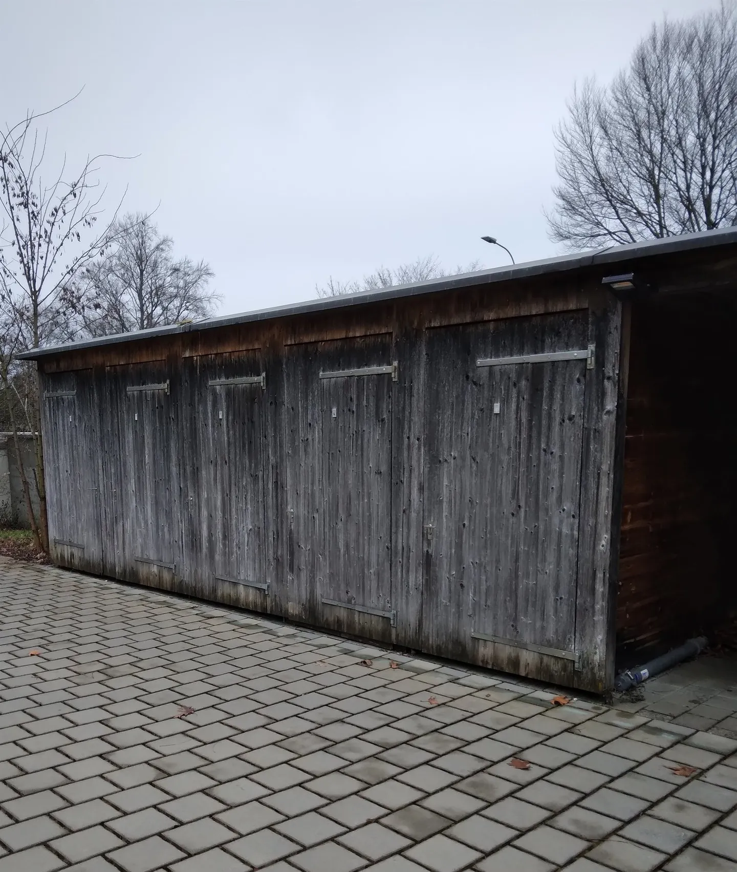 Vous cherchez un emplacement pour votre moto ? - Photo 1 sur 2