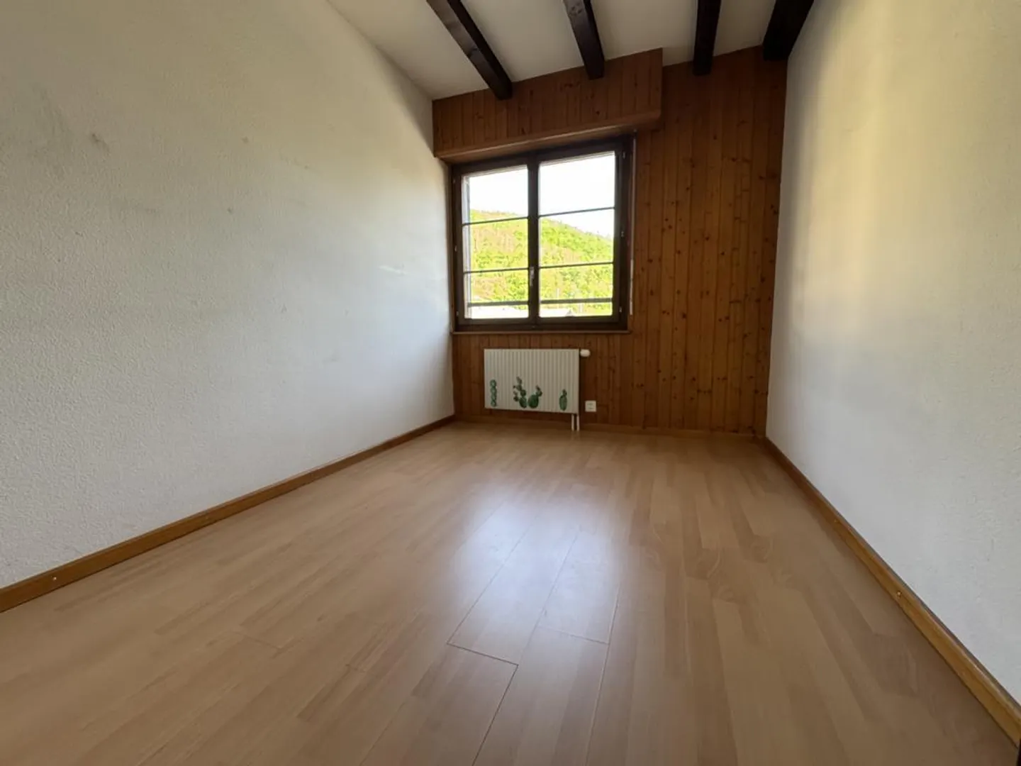 BEAUTIFUL 4-ROOM APARTMENT WITH CHARACTER - Photo 7 of 10