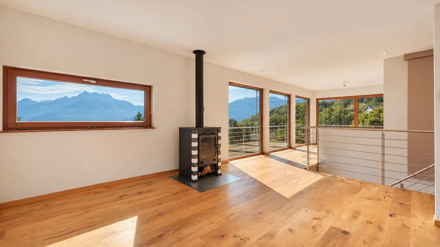 Stunning Villa with Alpine Views - Photo 5 of 17