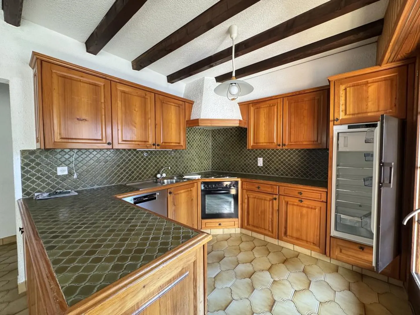 BEAUTIFUL 4-ROOM APARTMENT WITH CHARACTER - Photo 9 of 10