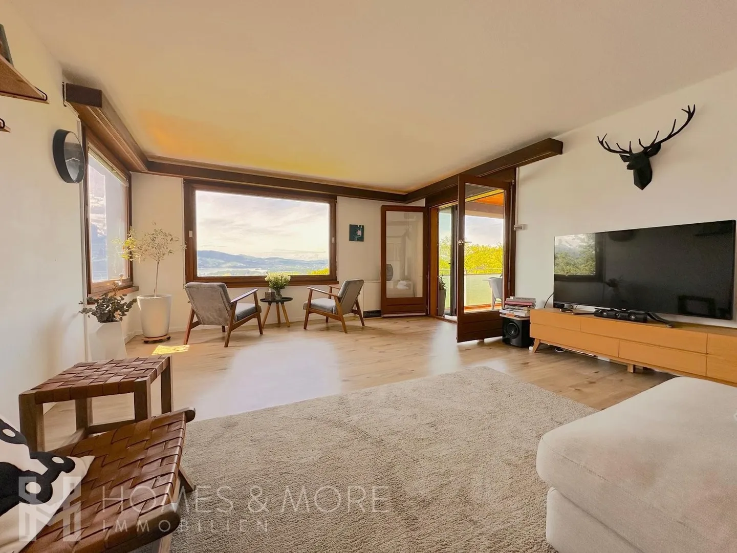 IDYLLISCHER RÜCKZUGSORT MIT EIGENEM WALD UND PANORAMASICHT - Foto 2 von 8