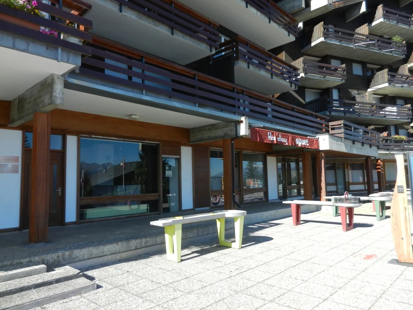 Commercial space in the village square - Photo 2 of 13