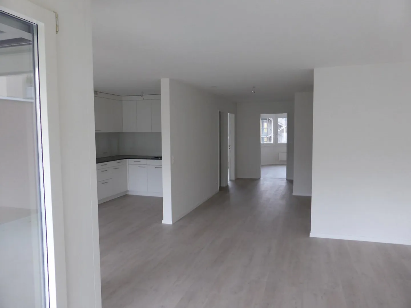 Freshly renovated 3.5-room apartment - Photo 4 of 10