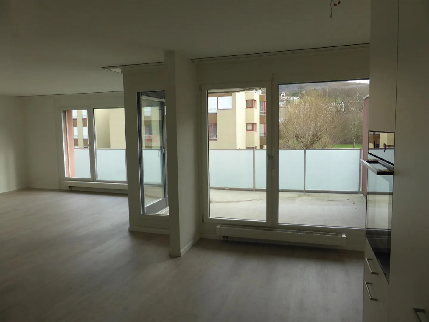 Freshly renovated 3.5-room apartment - Photo 2 of 10