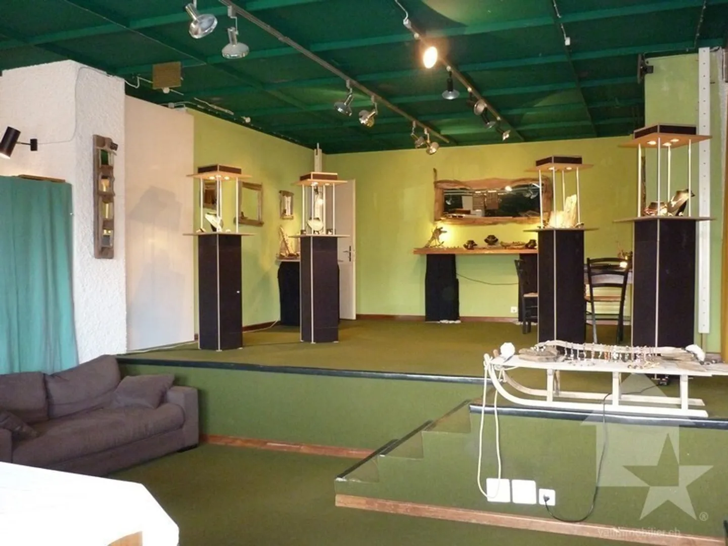 Commercial space in the village square - Photo 3 of 13