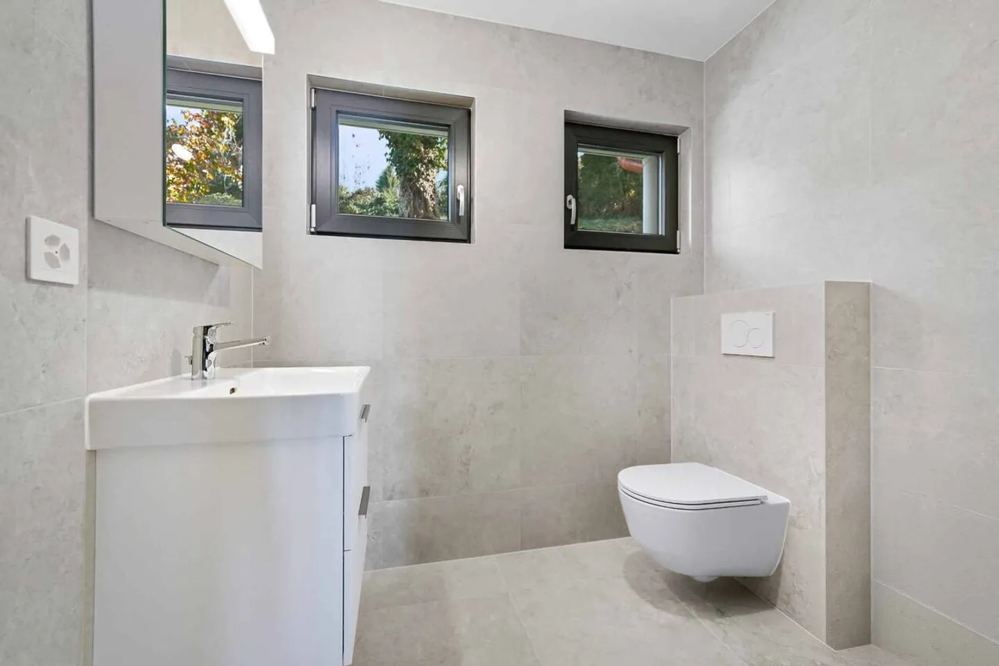 Charming Individual Villa - Photo 10 of 13