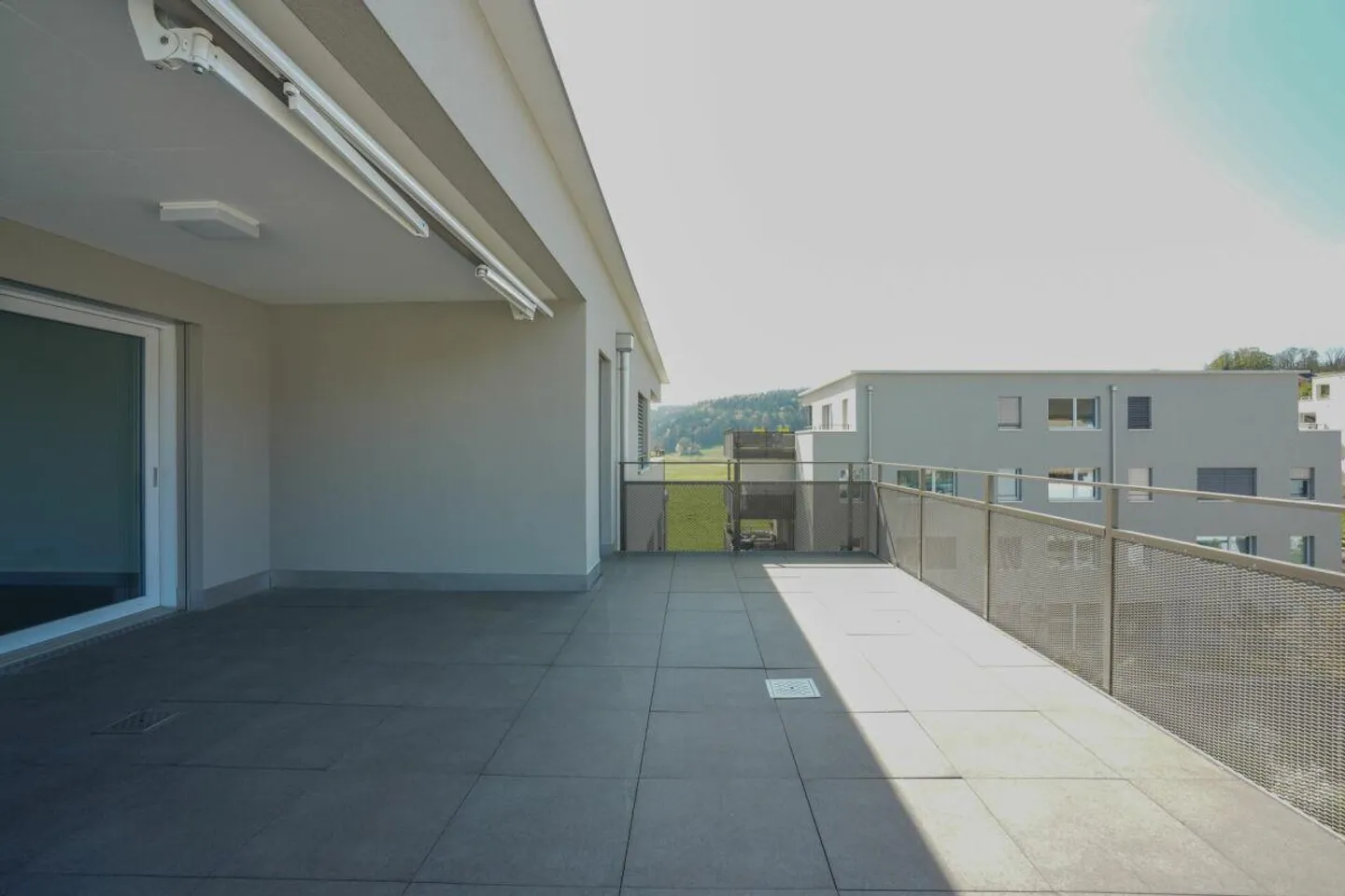 Vivre proche de la nature, vivre moderne - Appartement en attique de 2,5 pièces avec grande terrasse - Photo 7 sur 8