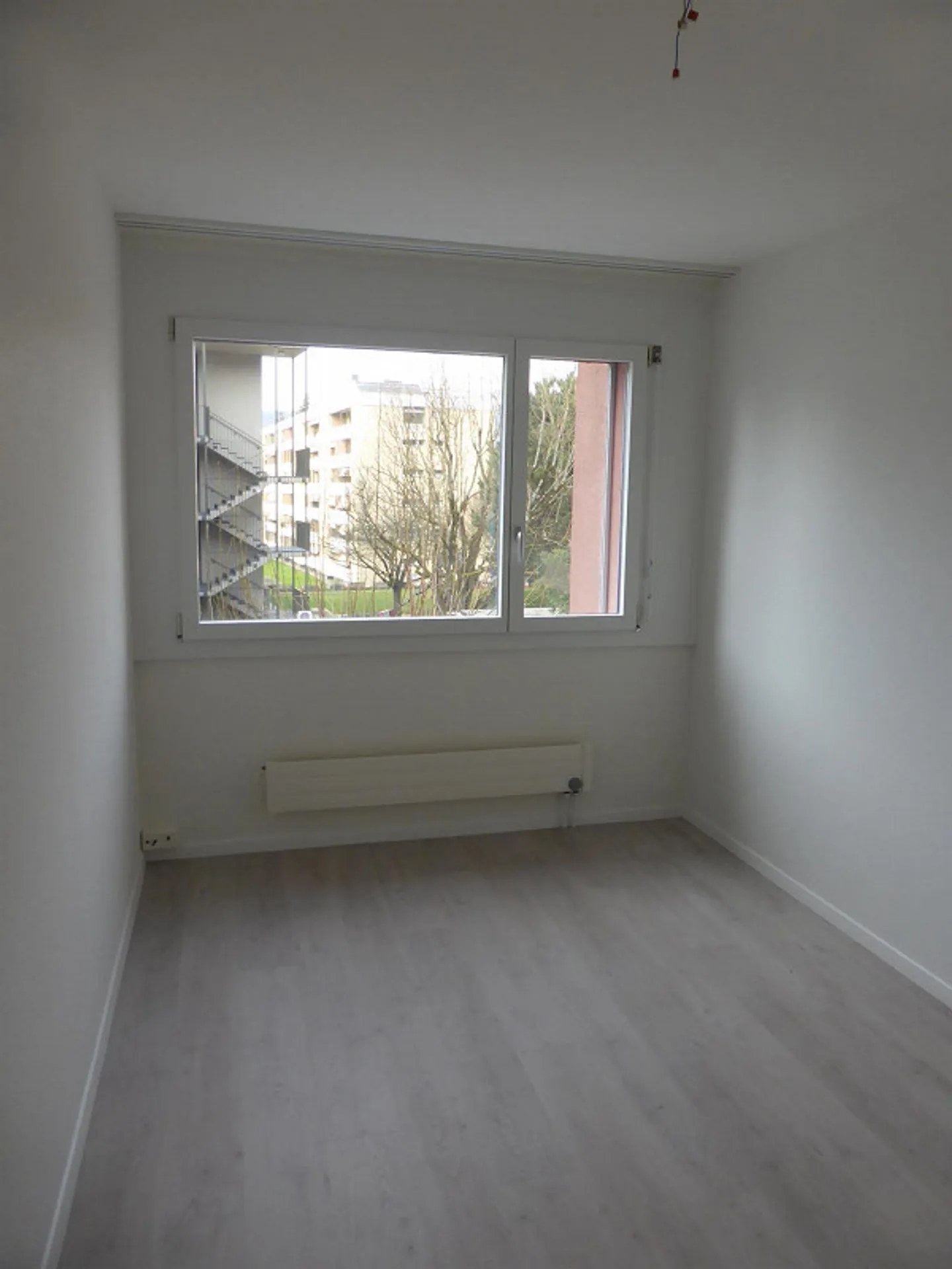 Freshly renovated 3.5-room apartment - Photo 7 of 10