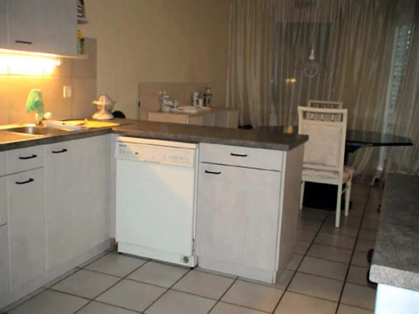 APPARTAMENTO 4½ STANZE A GINEVRA - CHÂTELAINE, ARREDATO - Foto 5 di 10