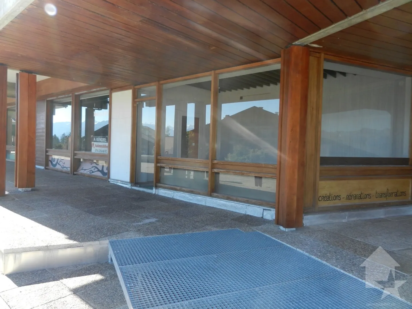 Commercial space in the village square - Photo 11 of 13