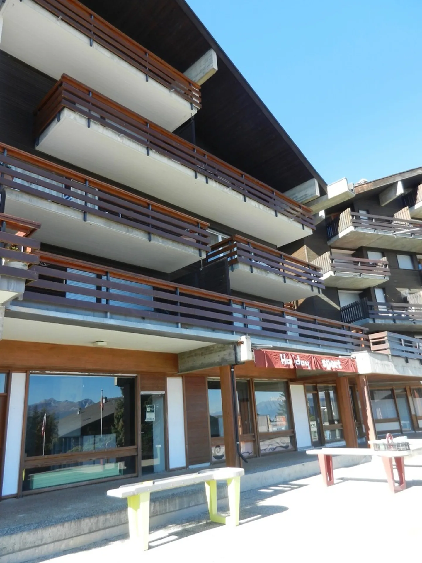 Commercial space in the village square - Photo 13 of 13