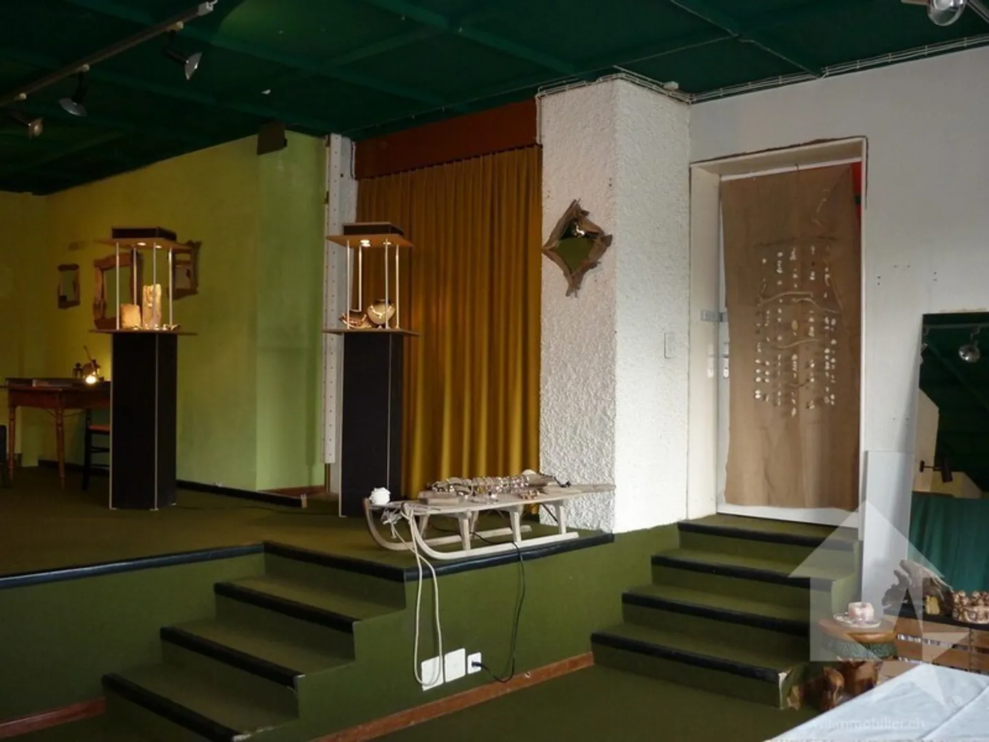 Commercial space in the village square - Photo 6 of 13