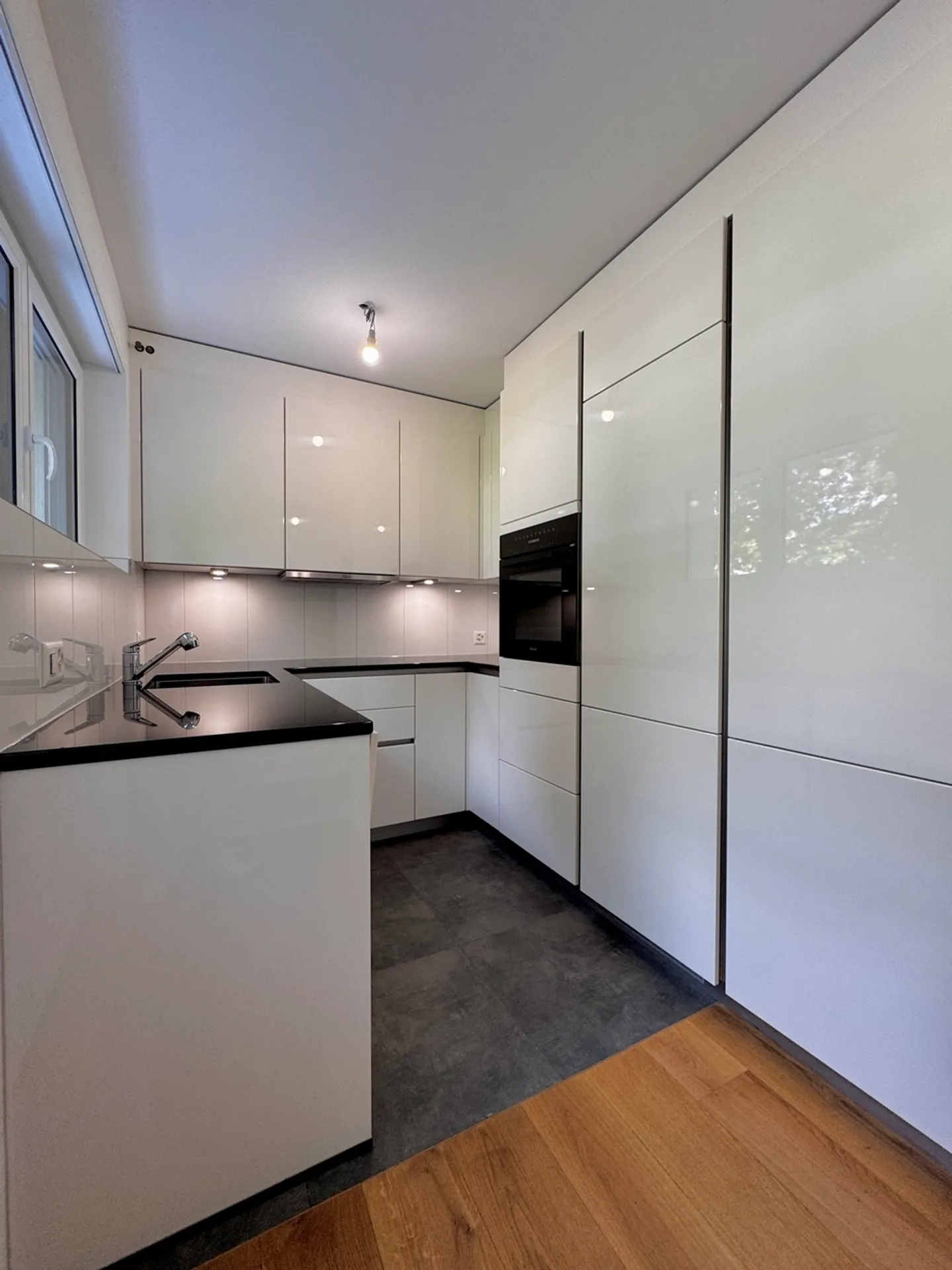 Hochwertig sanierte Wohnung mit Balkon und Parkplatz - Foto 5 von 9