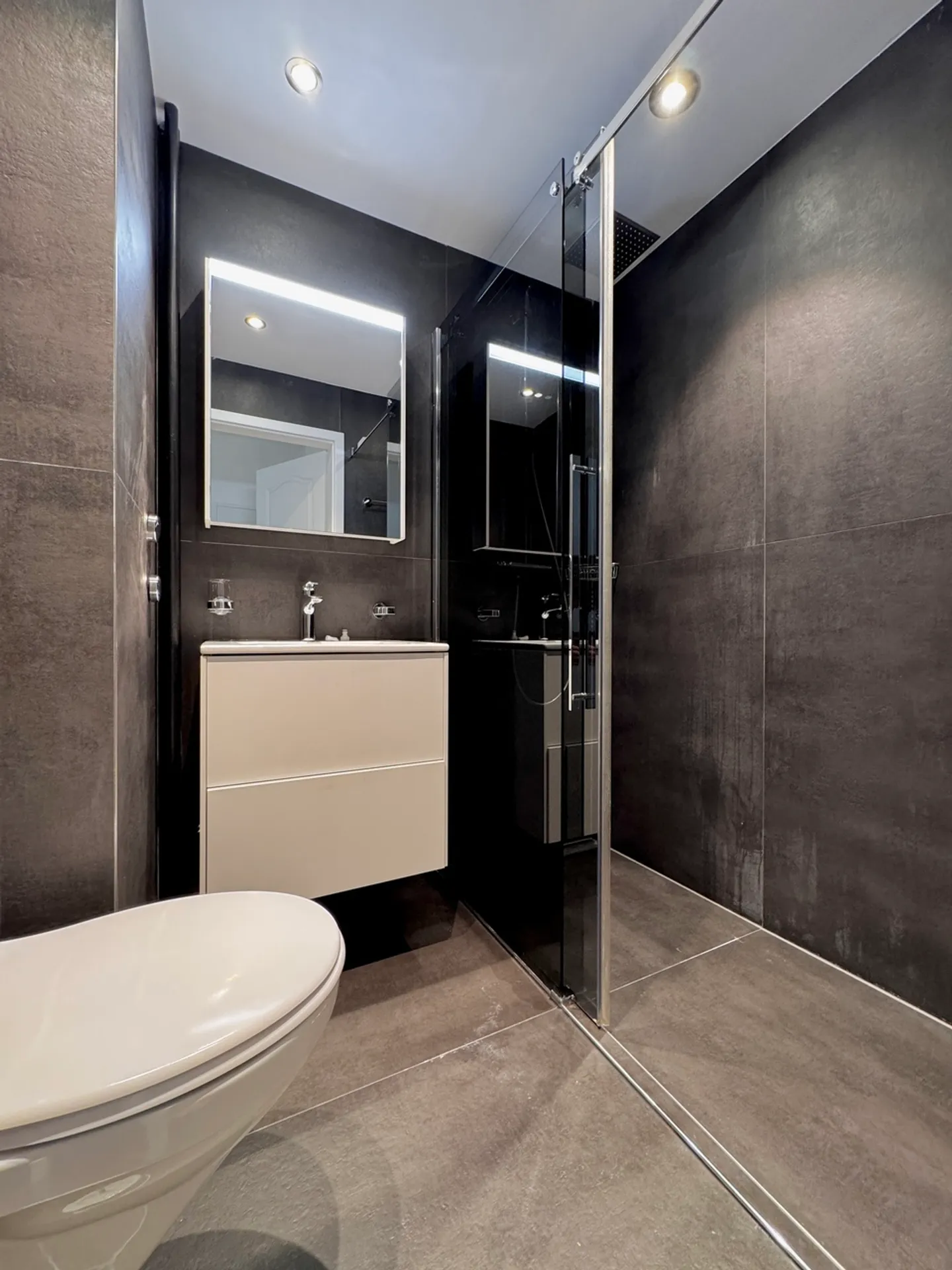 Hochwertig sanierte Wohnung mit Balkon und Parkplatz - Foto 7 von 9