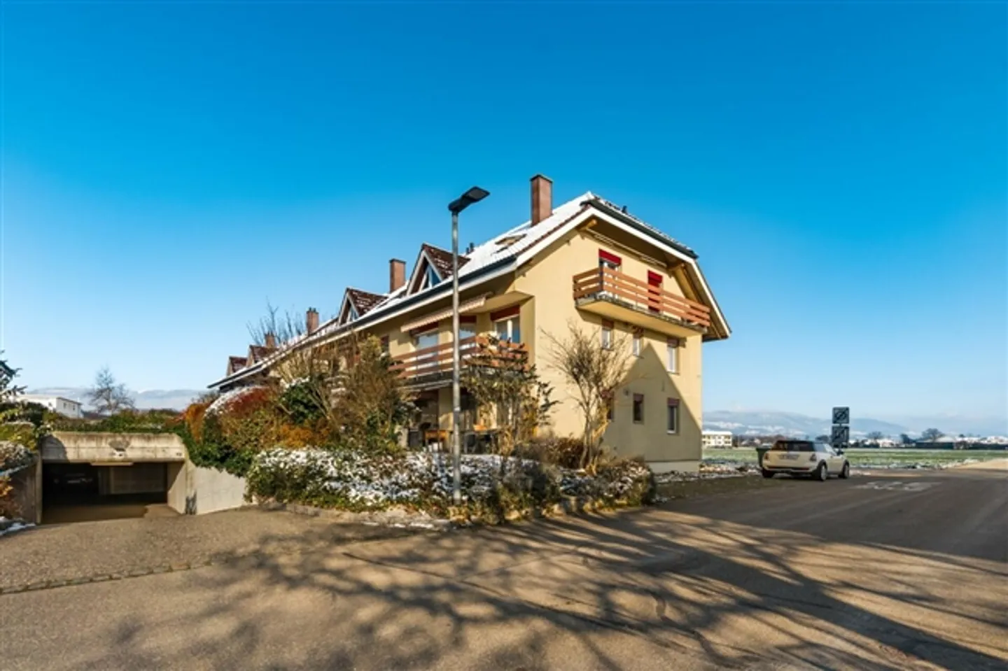 Appartamento luminoso di 4,5 stanze in una posizione tranquilla e centrale a Derendingen! - Foto 2 di 19