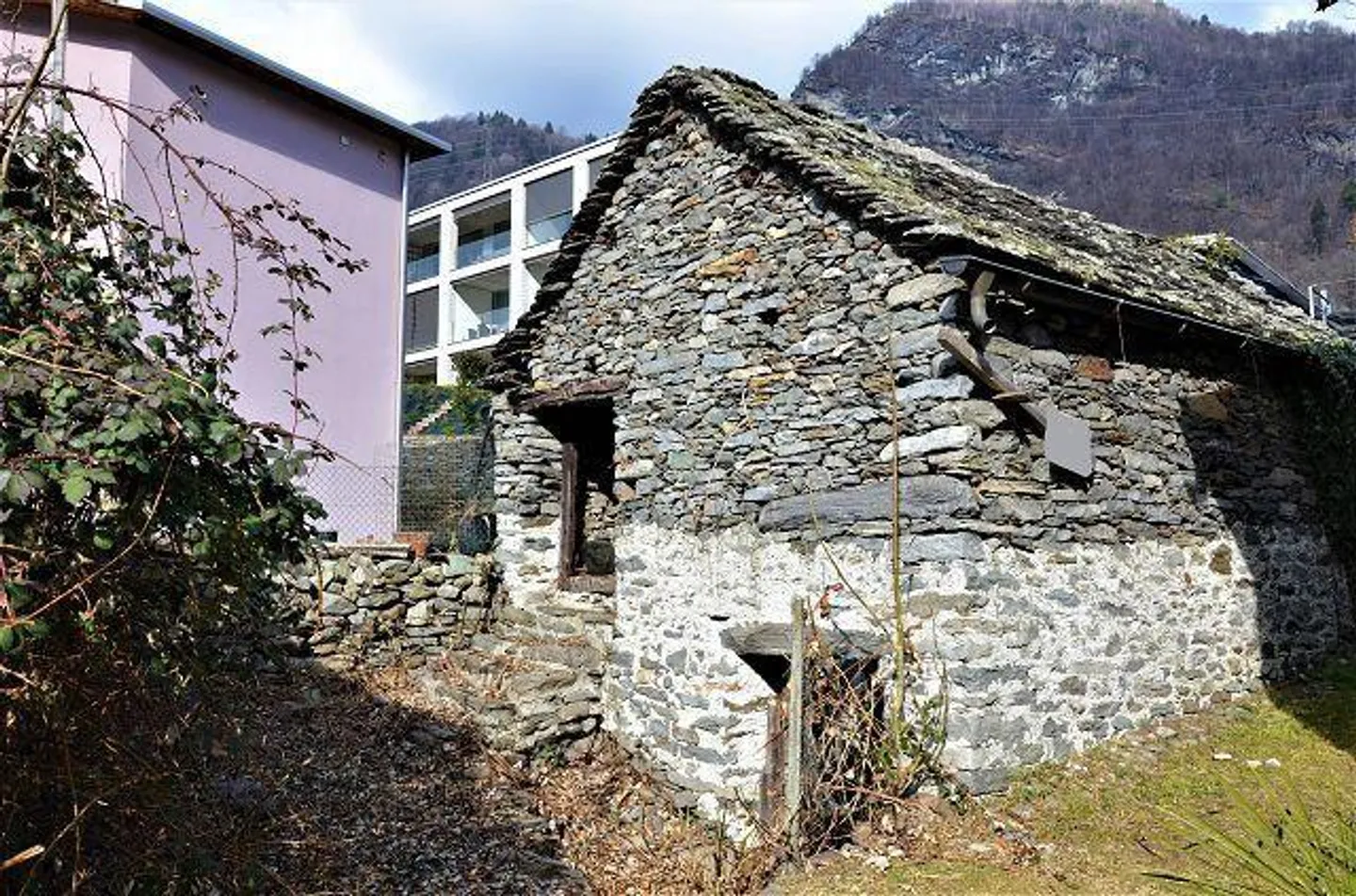 2 bâtiments rustiques à rénover avec projet dans un emplacement ensoleillé - Photo 5 sur 22