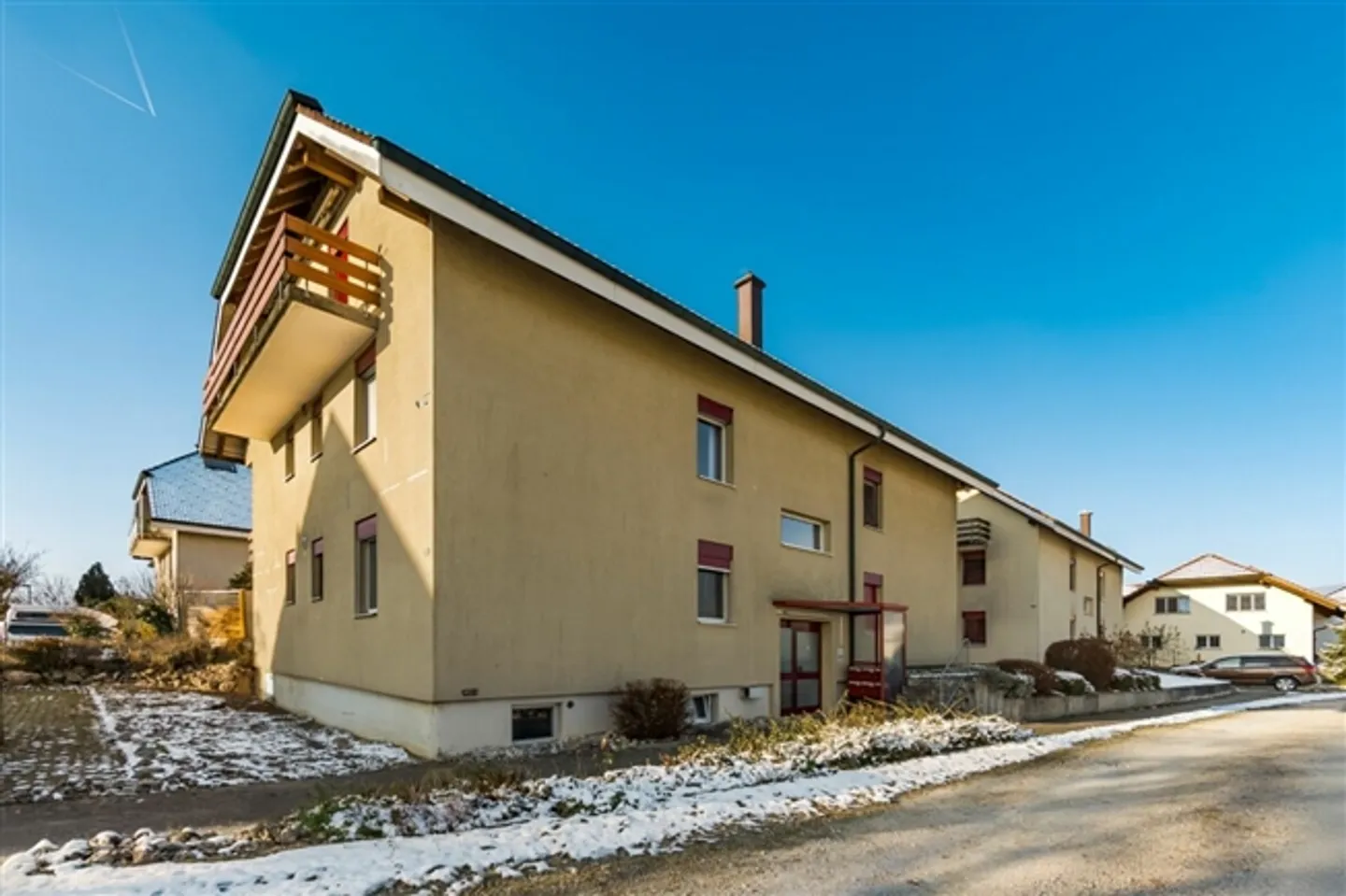 Appartamento luminoso di 4,5 stanze in una posizione tranquilla e centrale a Derendingen! - Foto 3 di 19