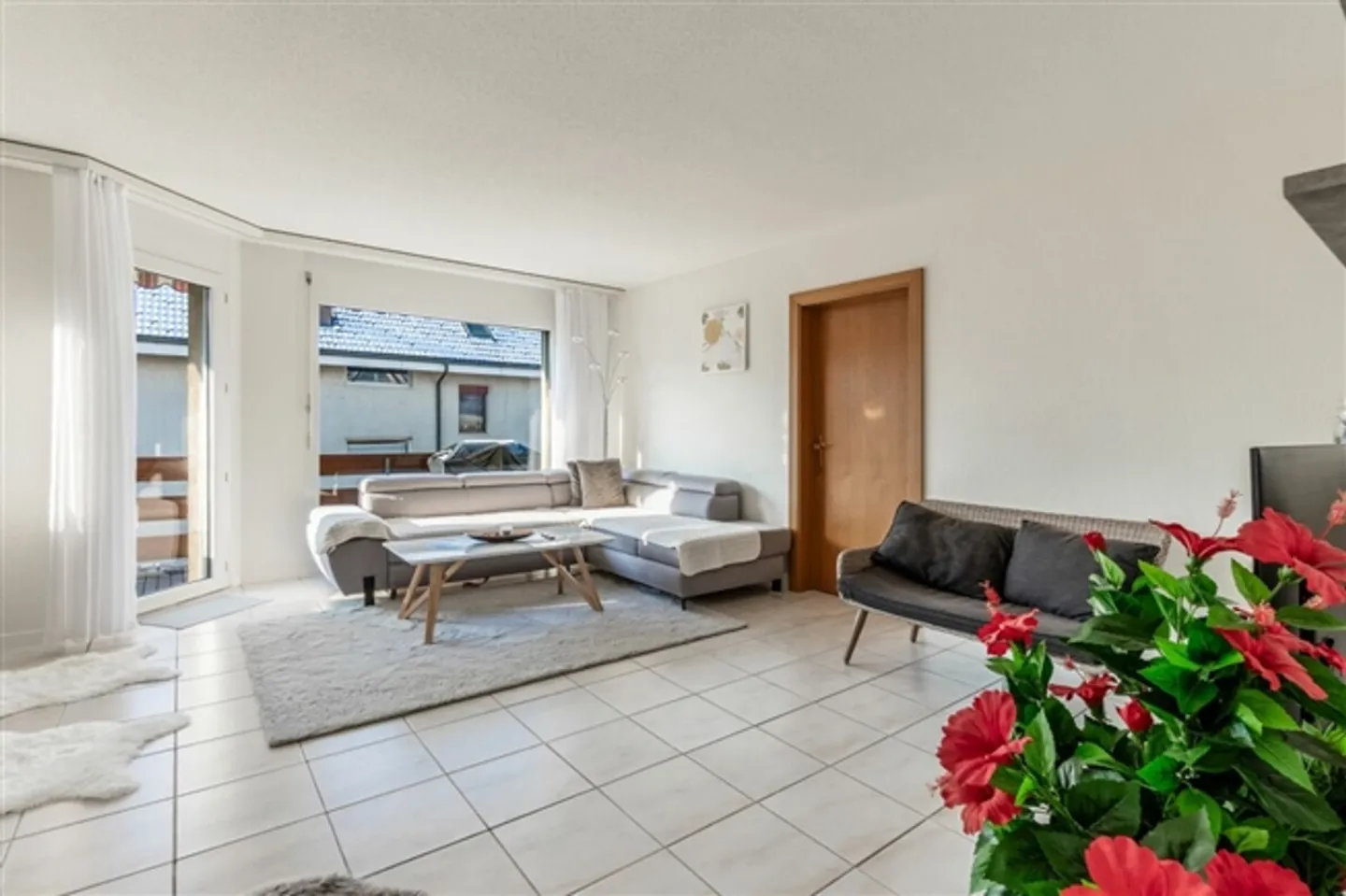 Appartamento luminoso di 4,5 stanze in una posizione tranquilla e centrale a Derendingen! - Foto 5 di 19