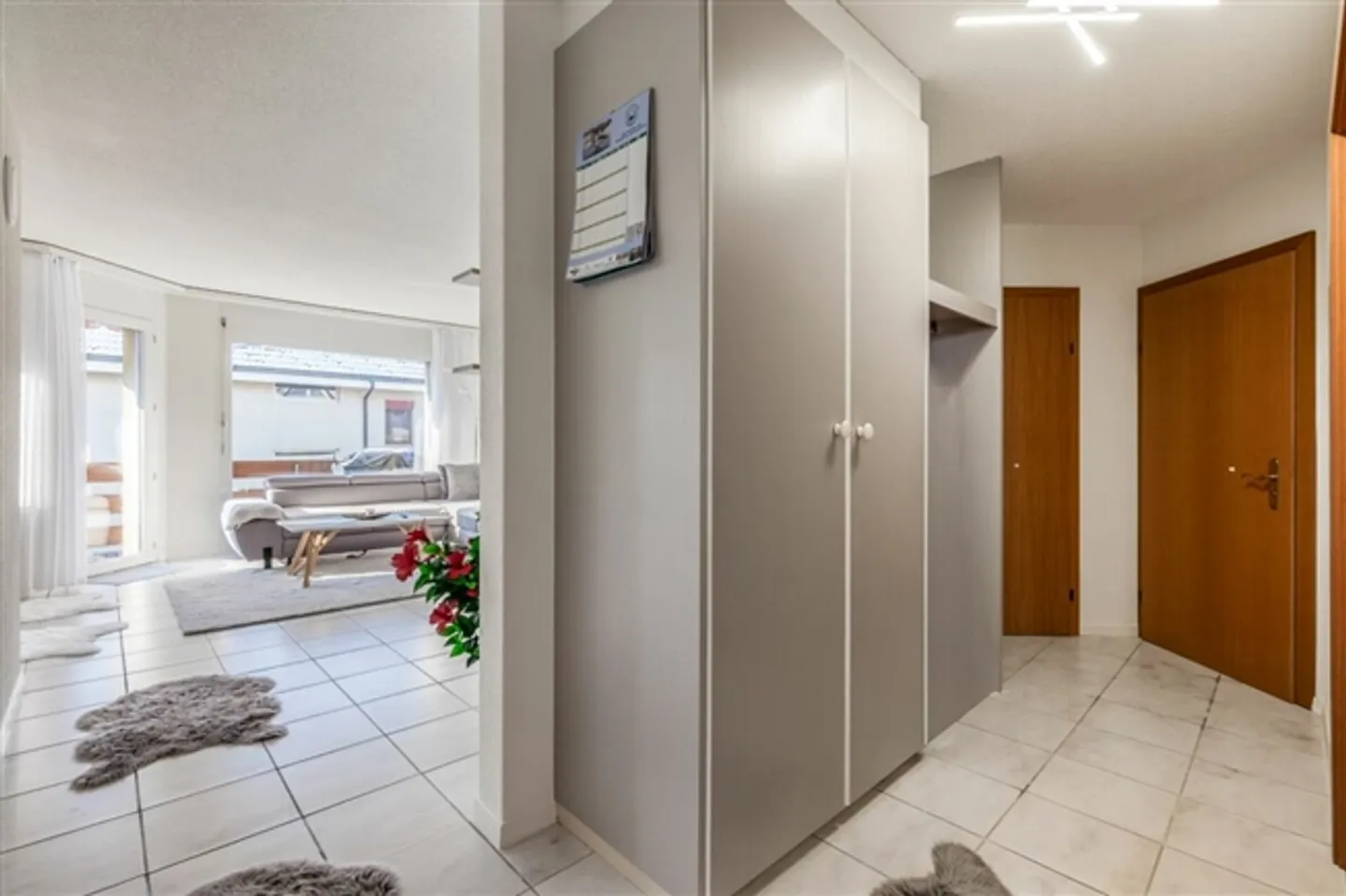 Appartamento luminoso di 4,5 stanze in una posizione tranquilla e centrale a Derendingen! - Foto 10 di 19