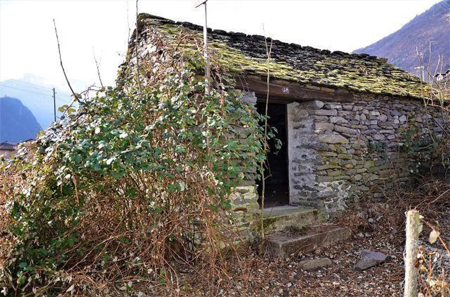 2 bâtiments rustiques à rénover avec projet dans un emplacement ensoleillé - Photo 6 sur 22