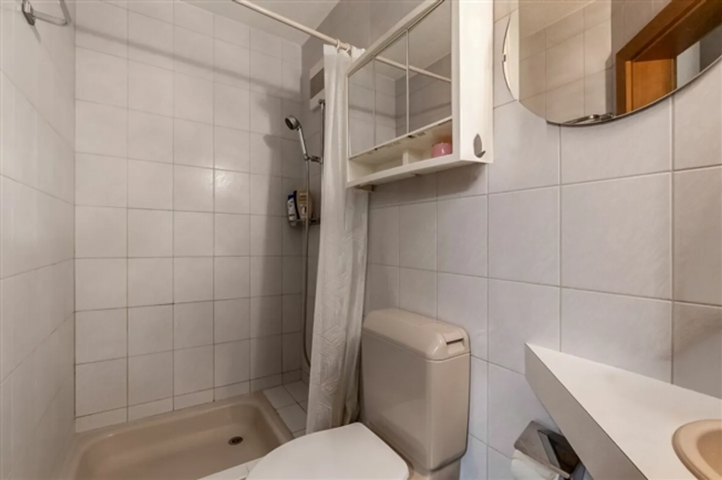 Appartamento luminoso di 4,5 stanze in una posizione tranquilla e centrale a Derendingen! - Foto 15 di 19