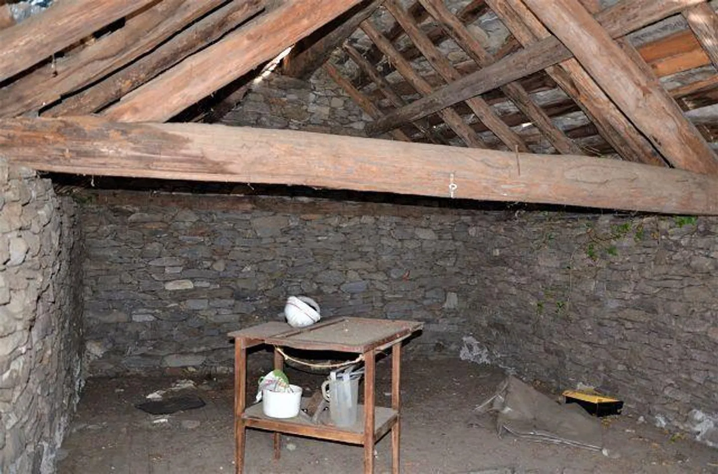 2 bâtiments rustiques à rénover avec projet dans un emplacement ensoleillé - Photo 8 sur 22