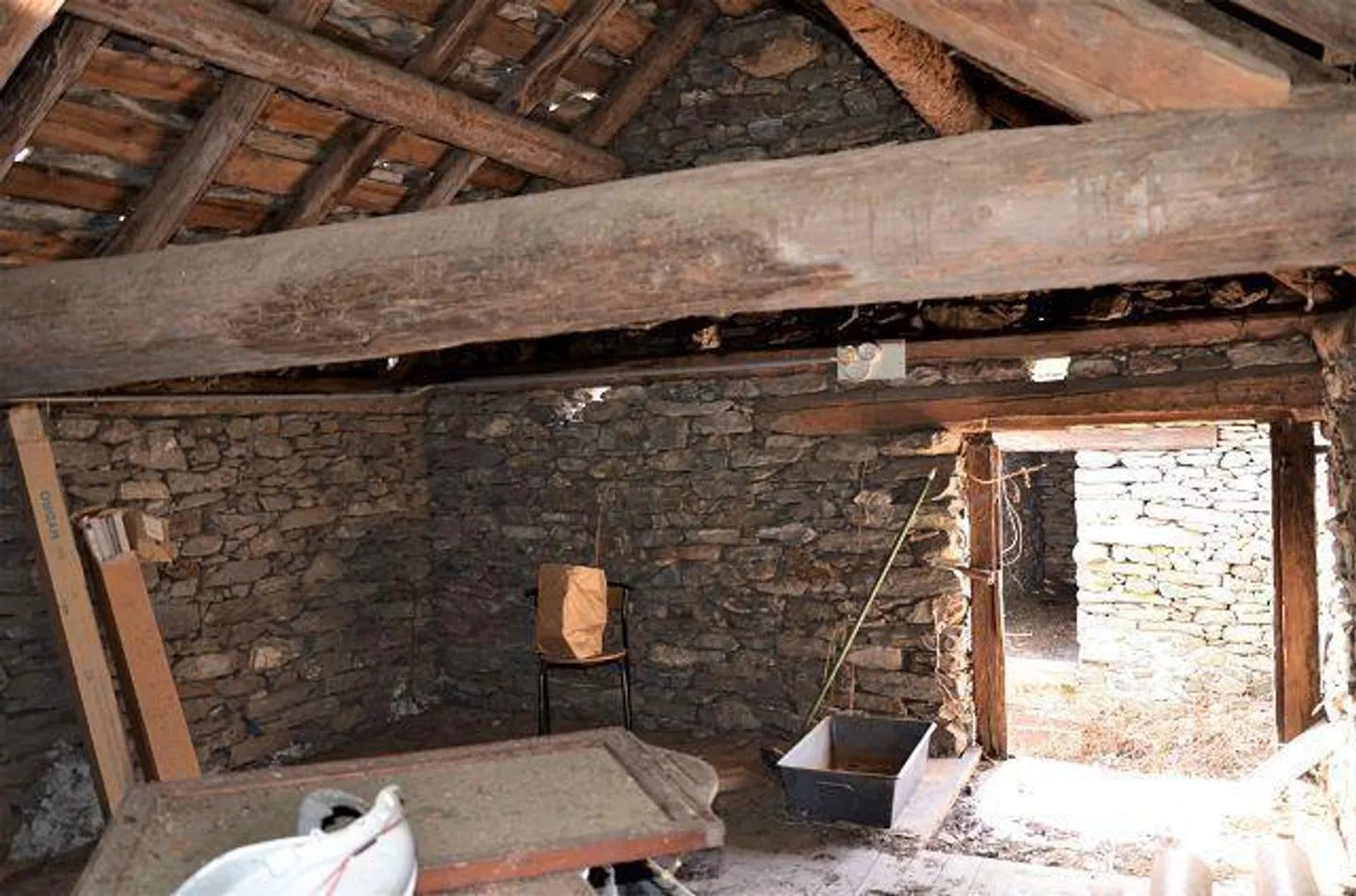 2 bâtiments rustiques à rénover avec projet dans un emplacement ensoleillé - Photo 10 sur 22