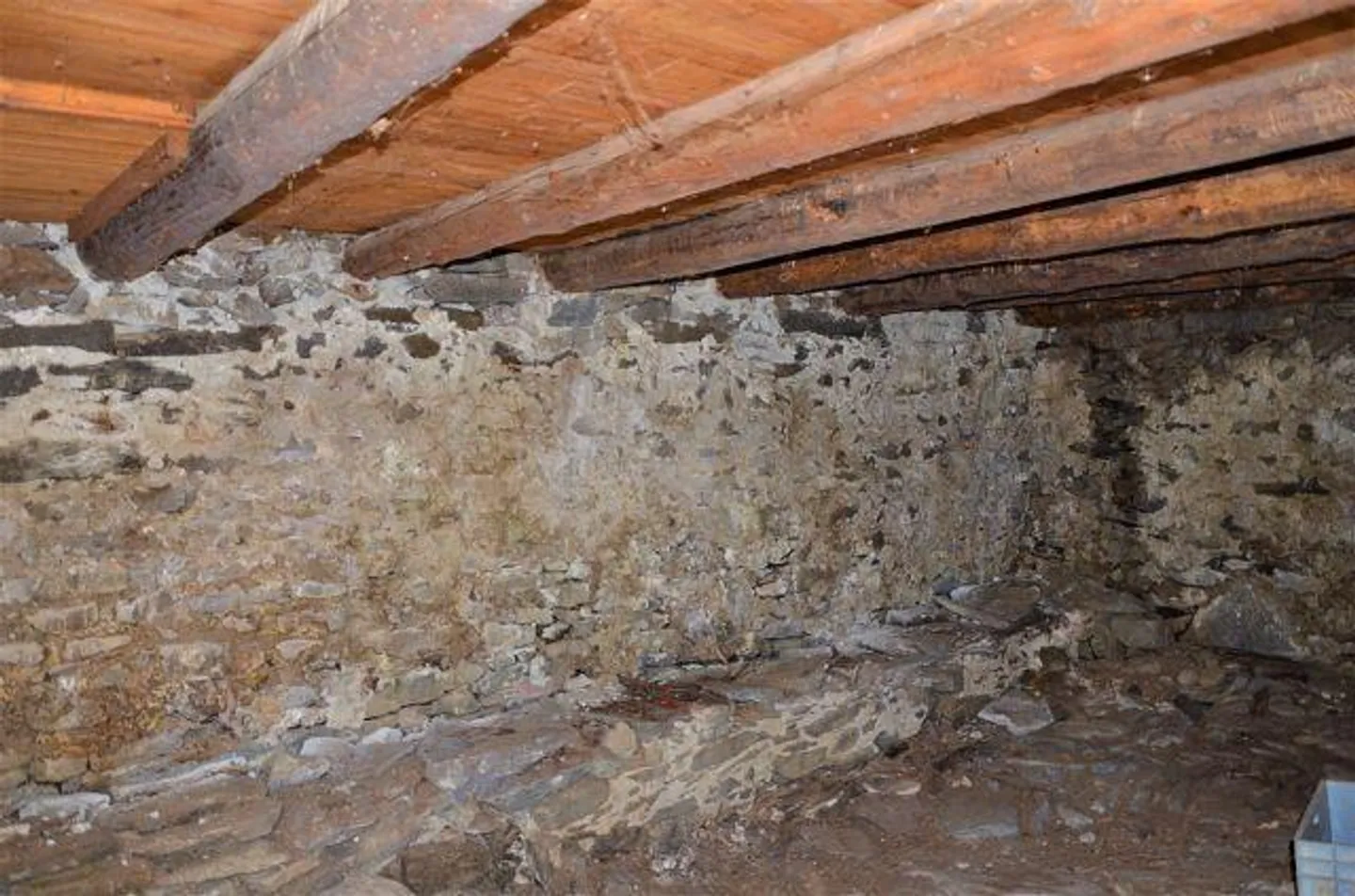 2 bâtiments rustiques à rénover avec projet dans un emplacement ensoleillé - Photo 11 sur 22