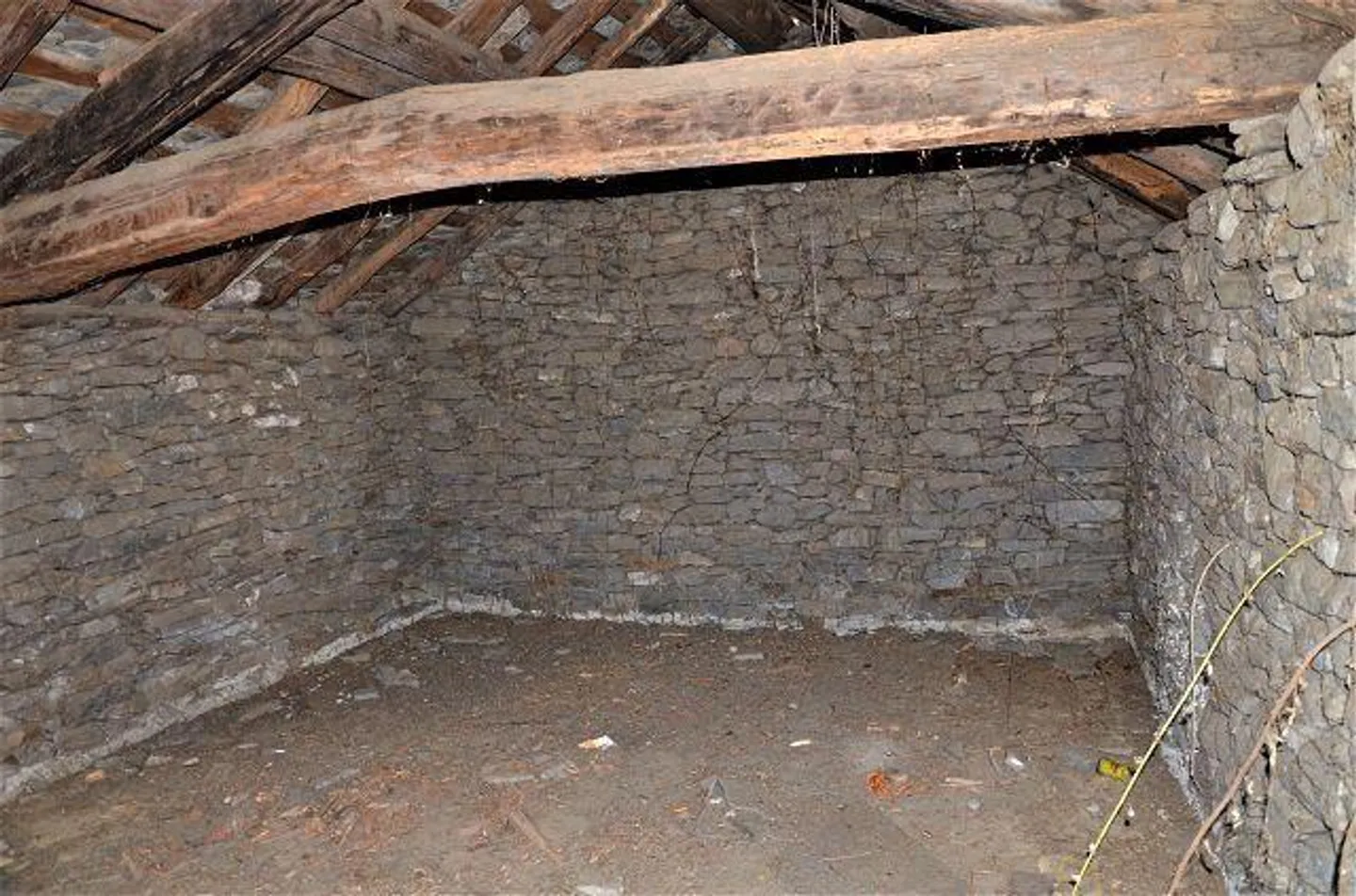 2 bâtiments rustiques à rénover avec projet dans un emplacement ensoleillé - Photo 12 sur 22