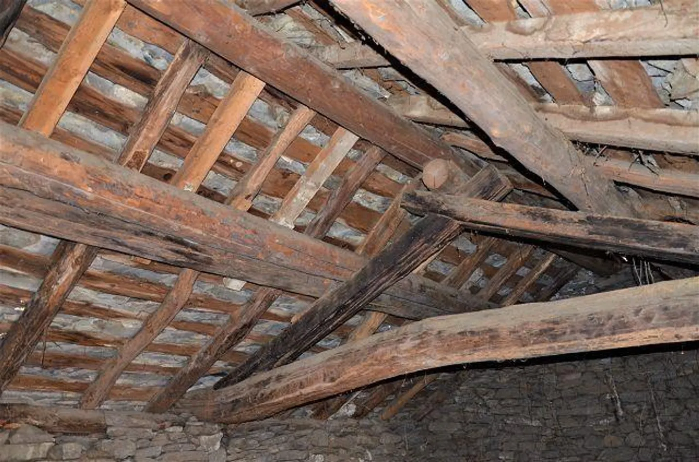 2 bâtiments rustiques à rénover avec projet dans un emplacement ensoleillé - Photo 13 sur 22