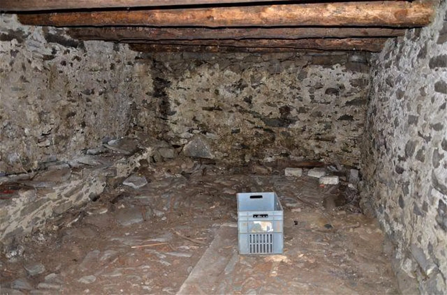 2 bâtiments rustiques à rénover avec projet dans un emplacement ensoleillé - Photo 9 sur 22