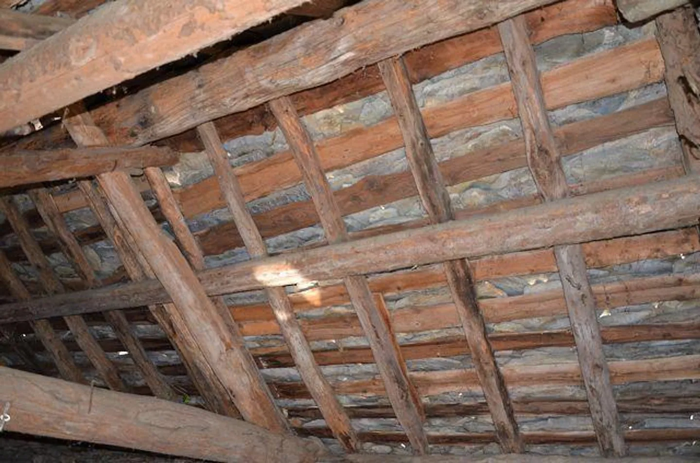 2 bâtiments rustiques à rénover avec projet dans un emplacement ensoleillé - Photo 15 sur 22