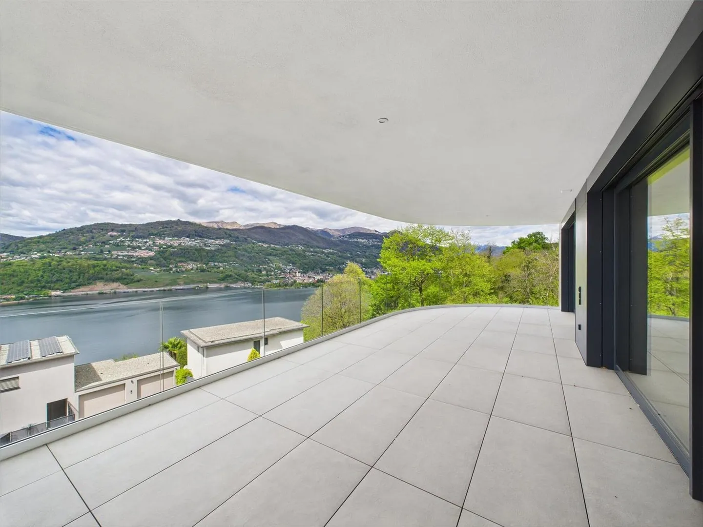 Exklusive T-Lake Residenz - Panoramablick auf den Luganersee - Foto 3 von 13