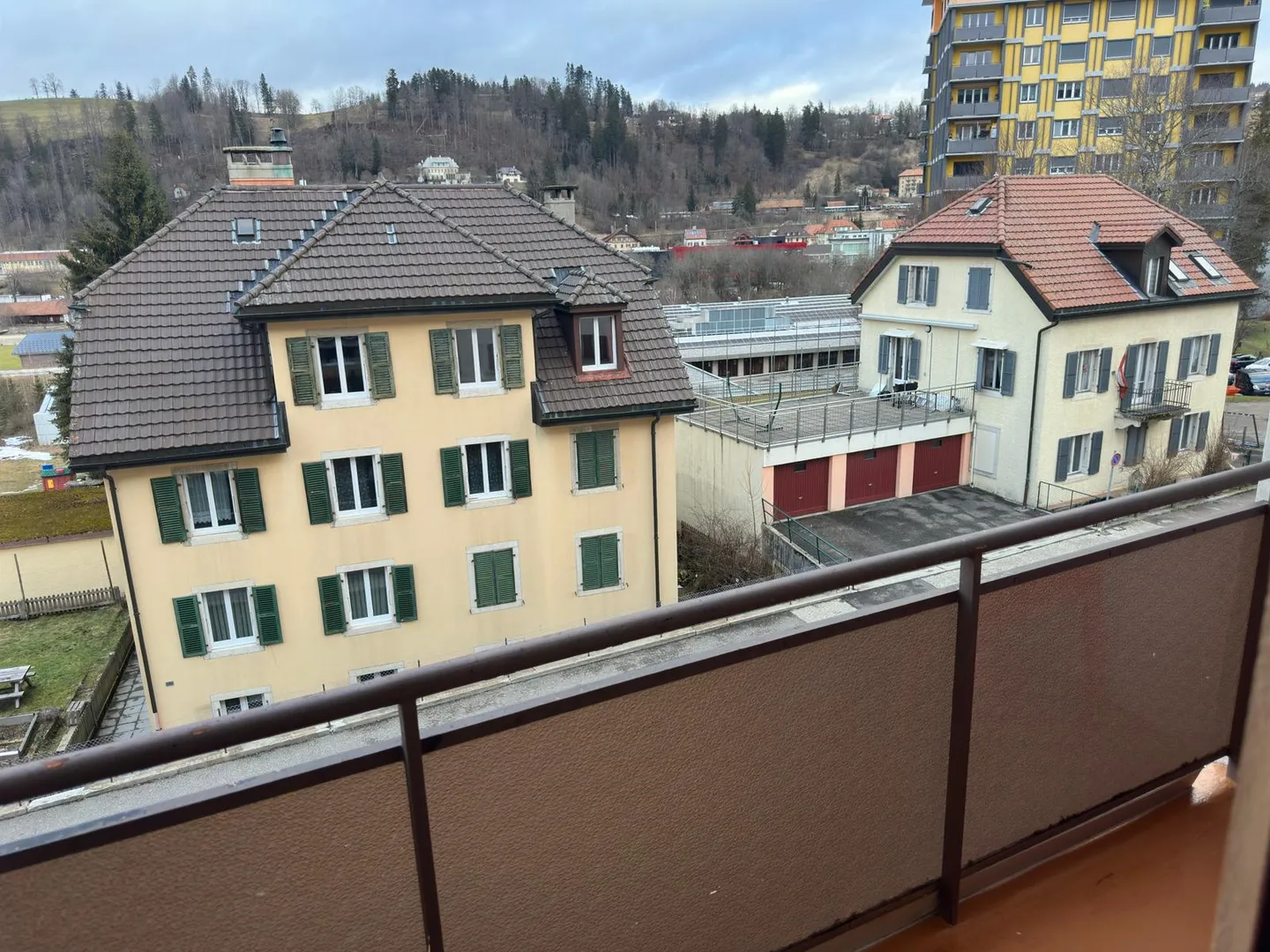 Appartement Charmant avec Balcons - Photo 3 sur 8