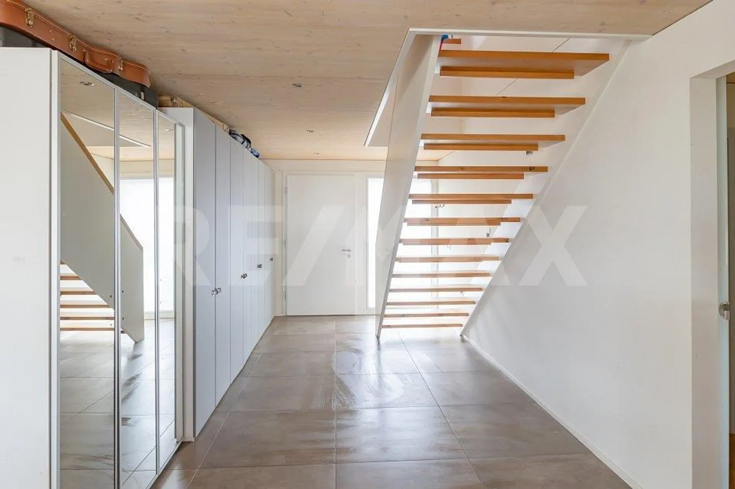 Modernes Einfamilienhaus mit Seezugang - Foto 9 von 13