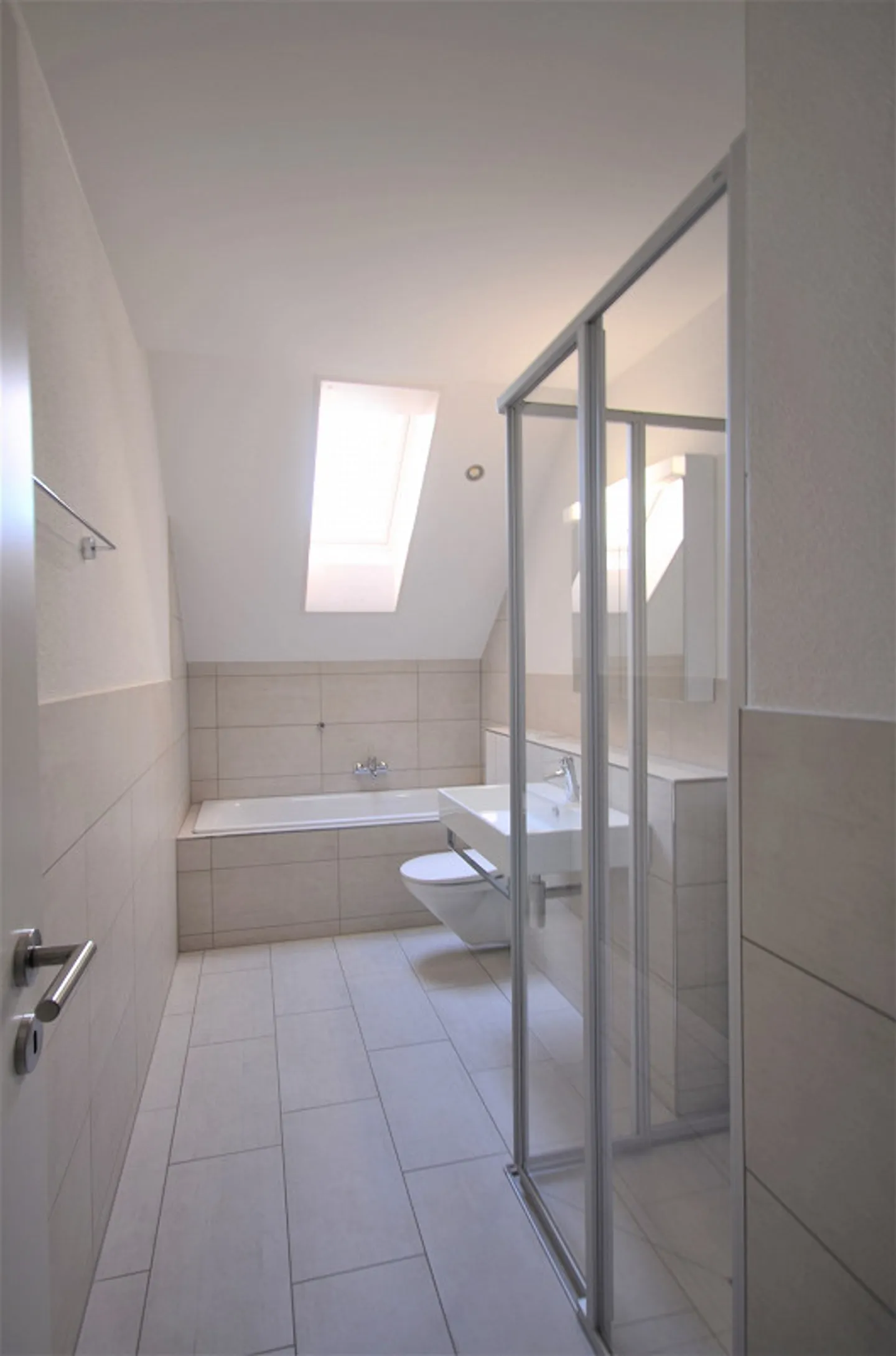 Spacious, bright 5.5 room penthouse apartment - Photo 6 of 8