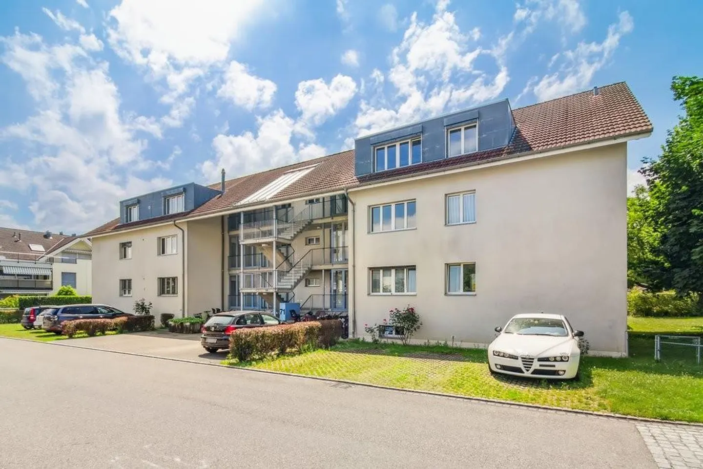 Place de parking extérieur dans le beau Reinach - Photo 1 sur 1