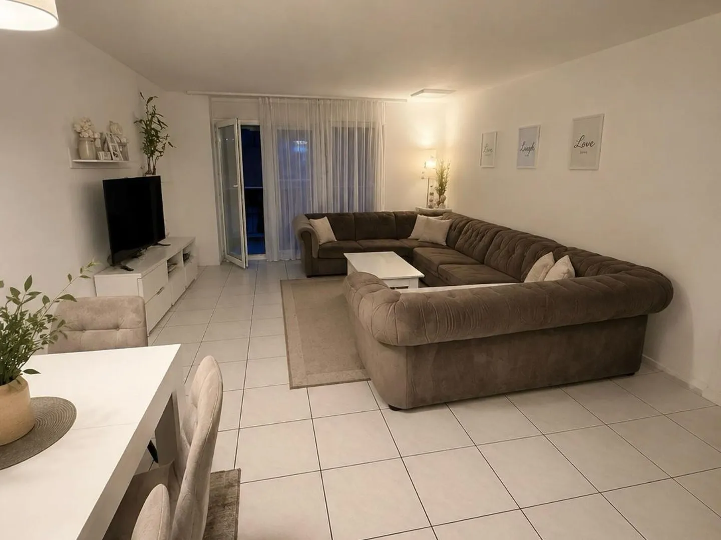 Appartement moderne et familial de 4,5 pièces dans un emplacement calme - Photo 2 sur 8