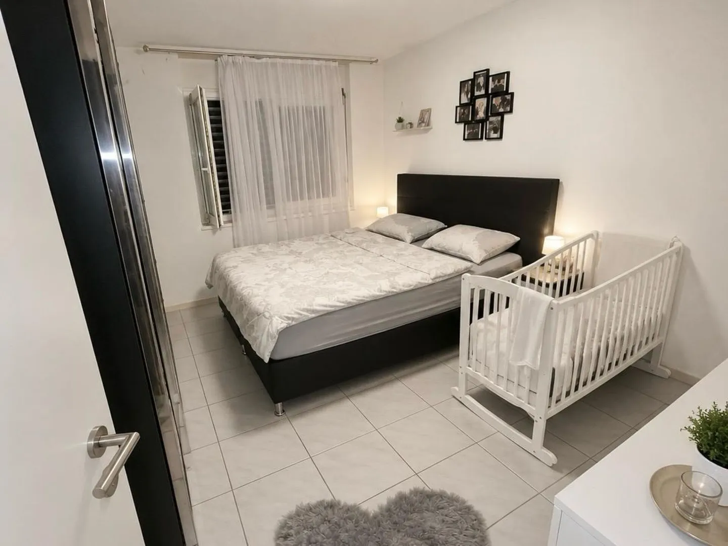 Appartement moderne et familial de 4,5 pièces dans un emplacement calme - Photo 3 sur 8