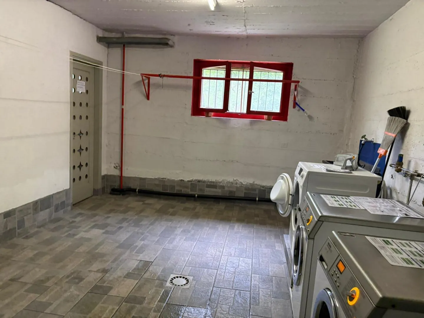 2 1/2-Room Apartment on the Second Floor - Photo 17 of 29