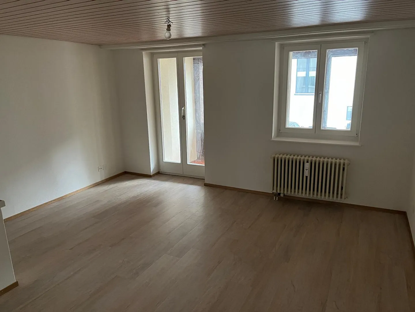 Modern, freshly renovated apartment in the heart of Laufen - Photo 2 of 4