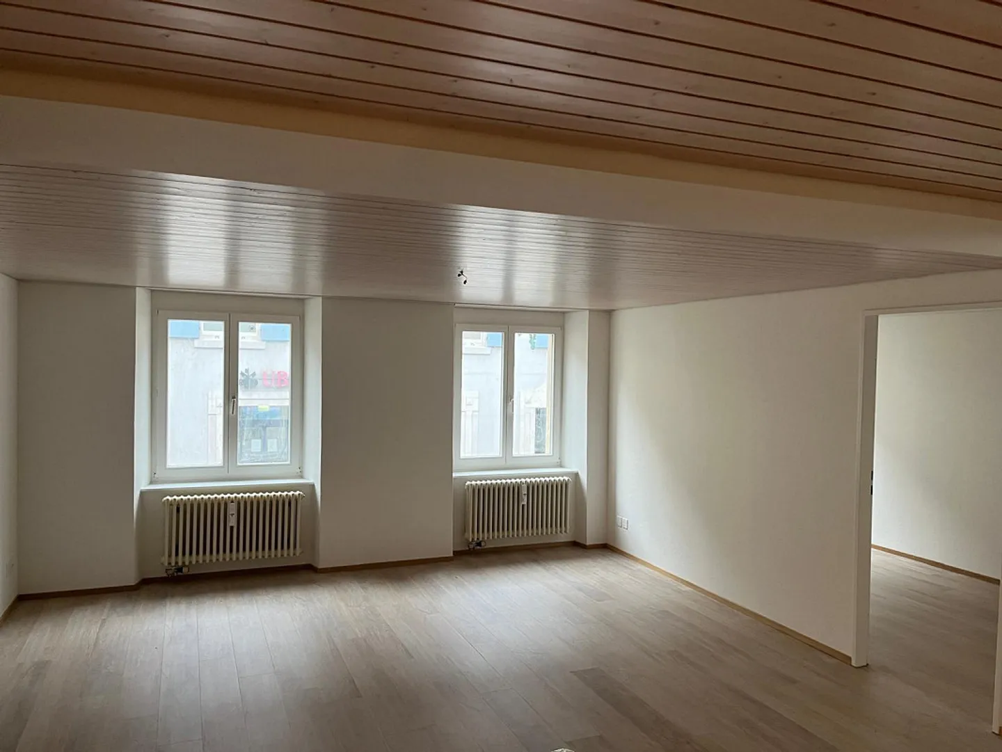 Modern, freshly renovated apartment in the heart of Laufen - Photo 3 of 4