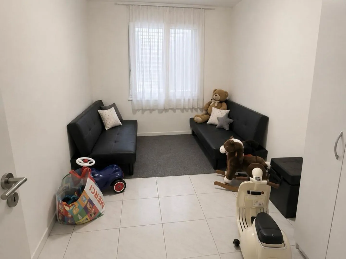 Appartement moderne et familial de 4,5 pièces dans un emplacement calme - Photo 4 sur 8