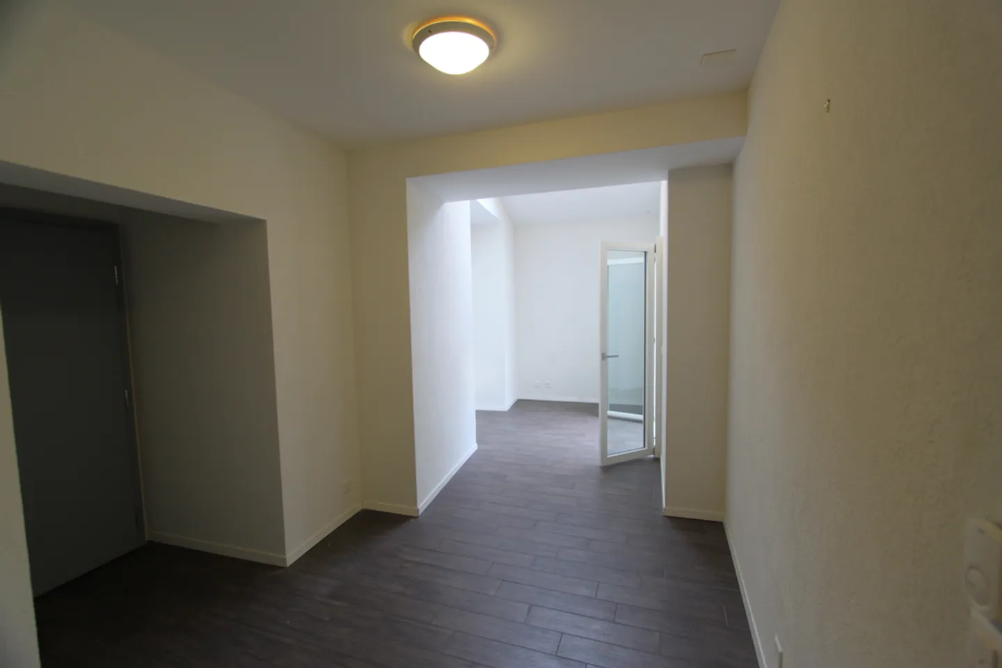 2.5 stanze e luminose con una loggia - Foto 2 di 8
