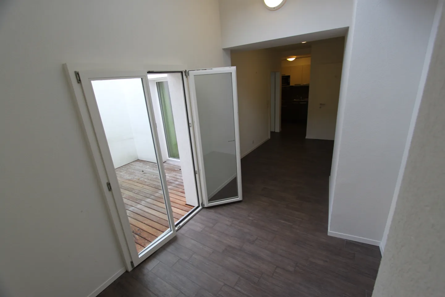 2.5 stanze e luminose con una loggia - Foto 3 di 8