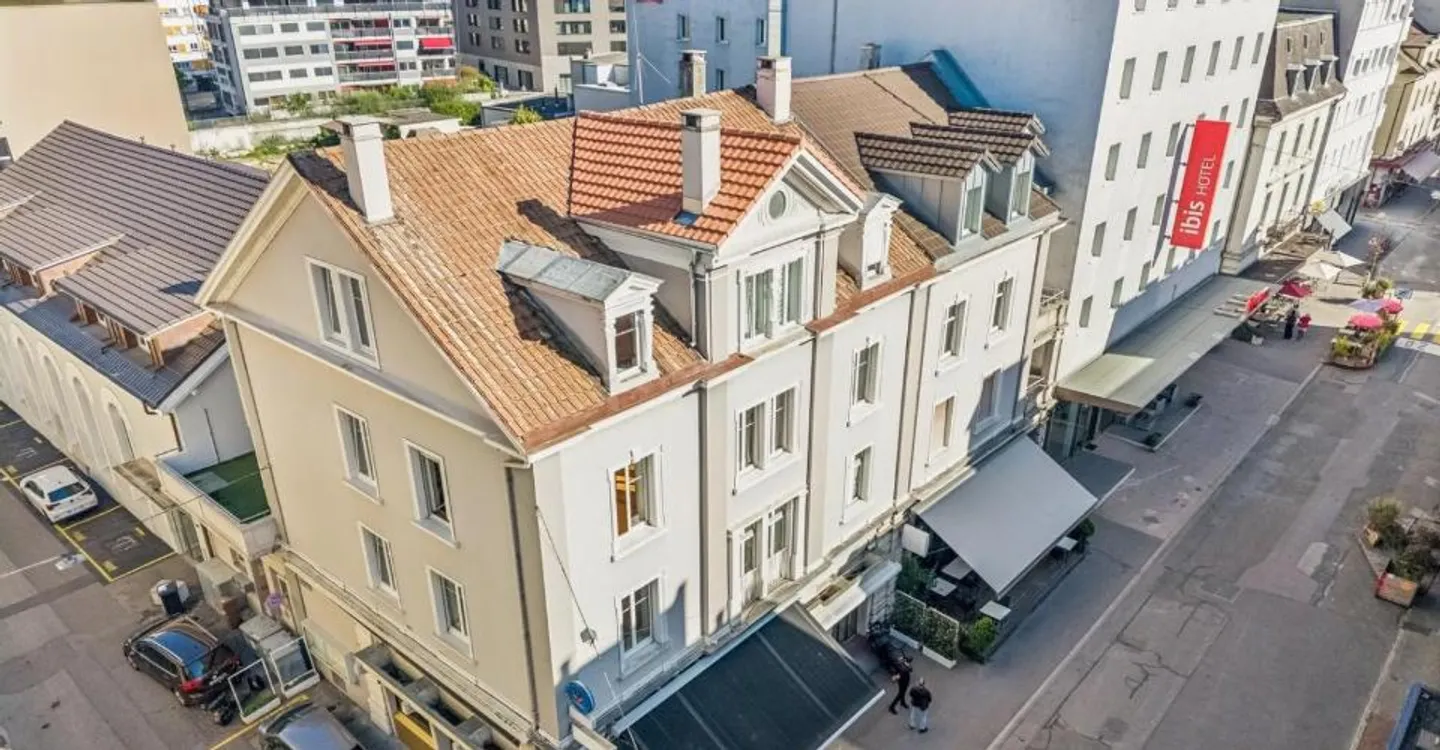 Gemischt genutztes Charaktergebäude mit Rendite im Herzen von Delémont - Foto 2 von 9