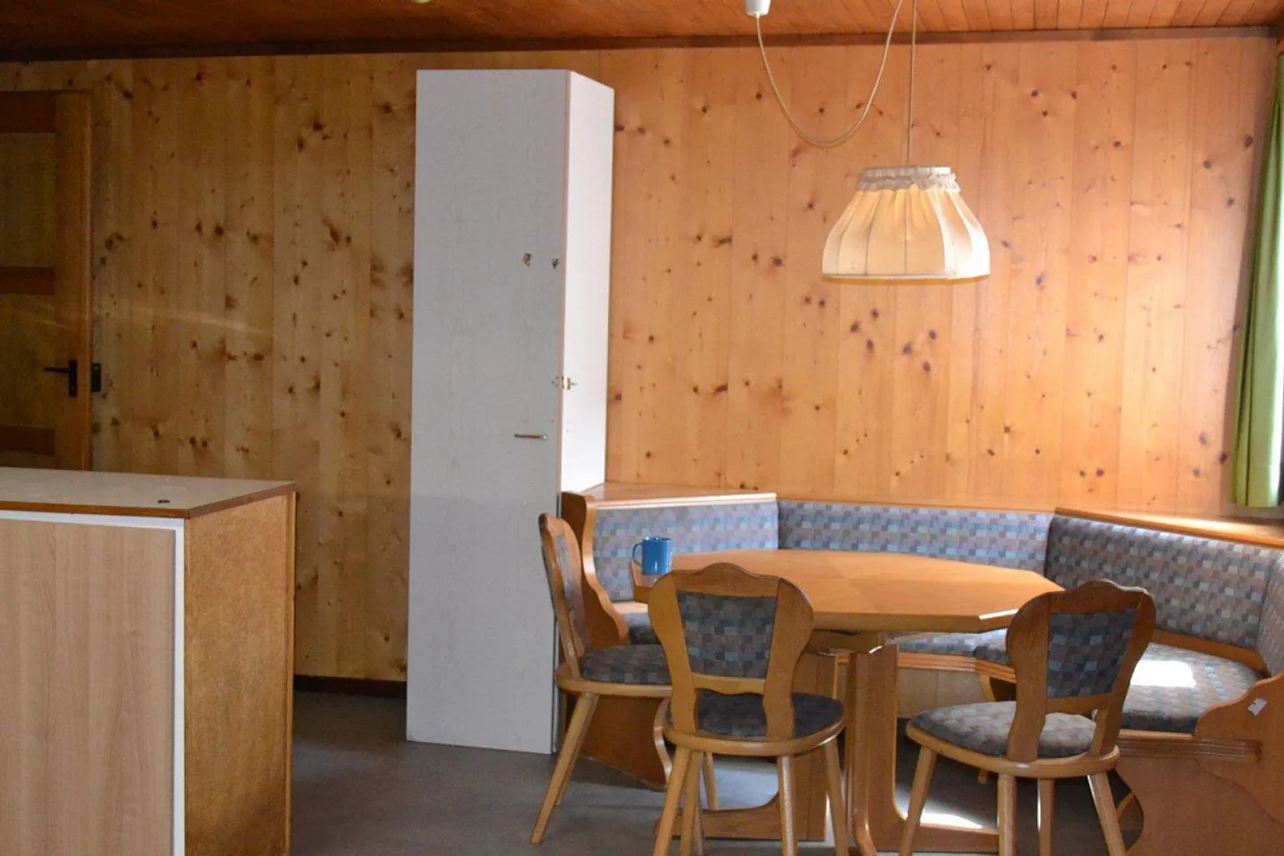 Camera parzialmente arredata in affitto nel centro di Altdorf - Foto 7 di 9