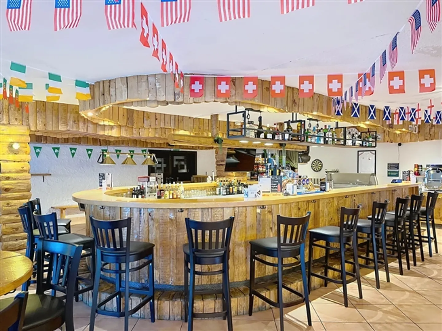 Charmante Bar/Restaurant in Grimentz - Foto 2 von 12