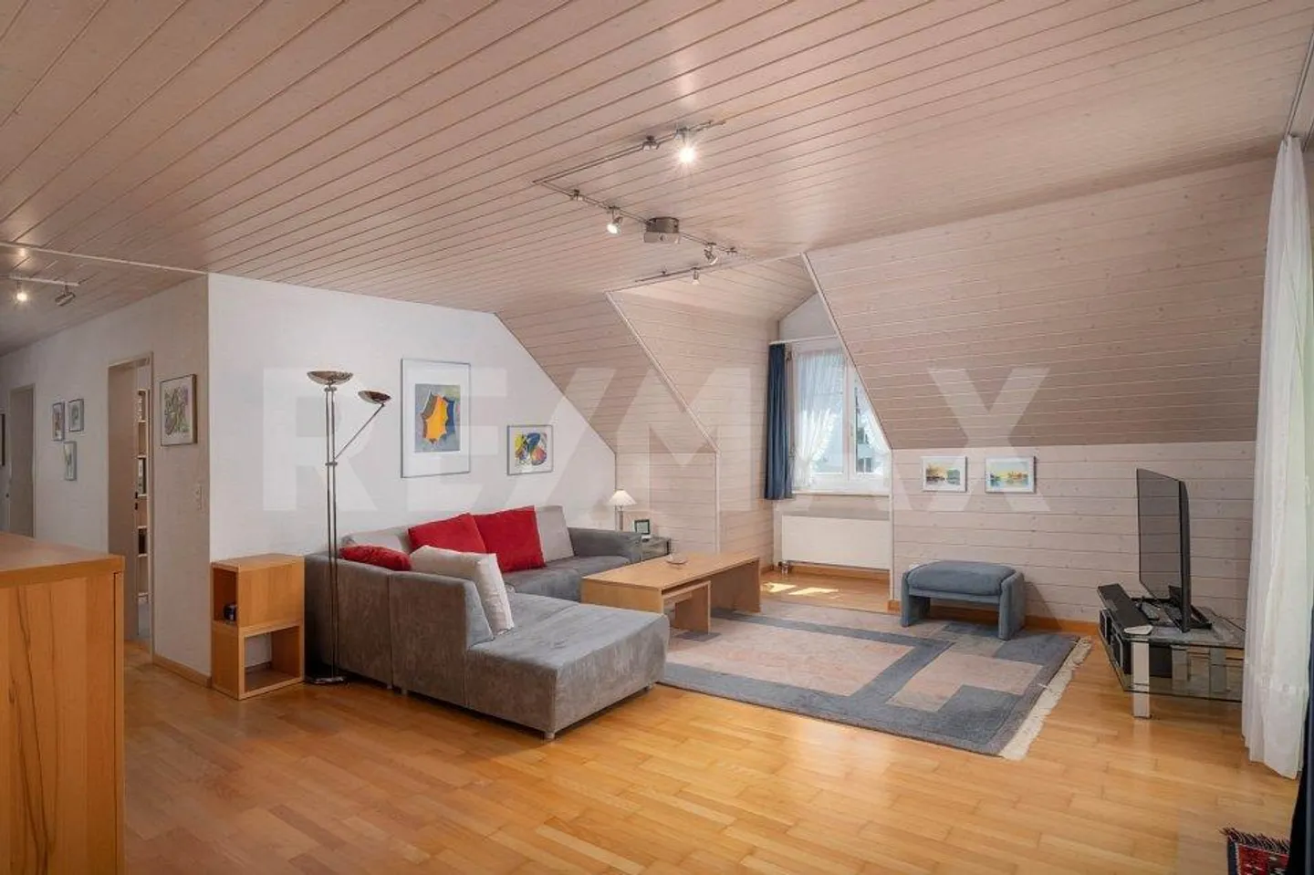 Charming Duplex in City Center - Photo 5 of 13