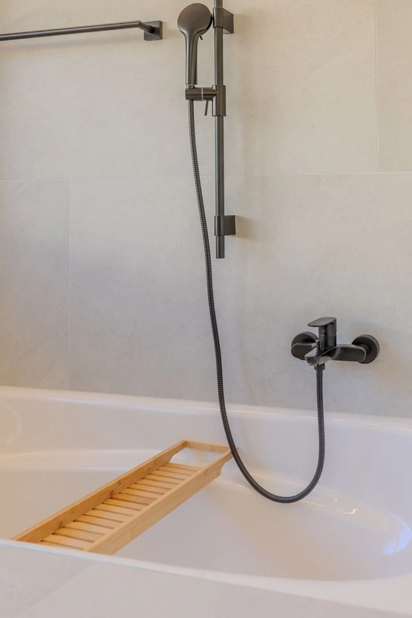 Newly renovated townhouse in Rebstein SG with panoramic views, 5.5 rooms, 254 m² total floor space - Photo 9 of 13